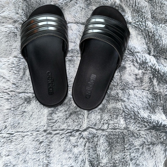 ADIDAS SLIDES 🩴 - Picture 3 of 4